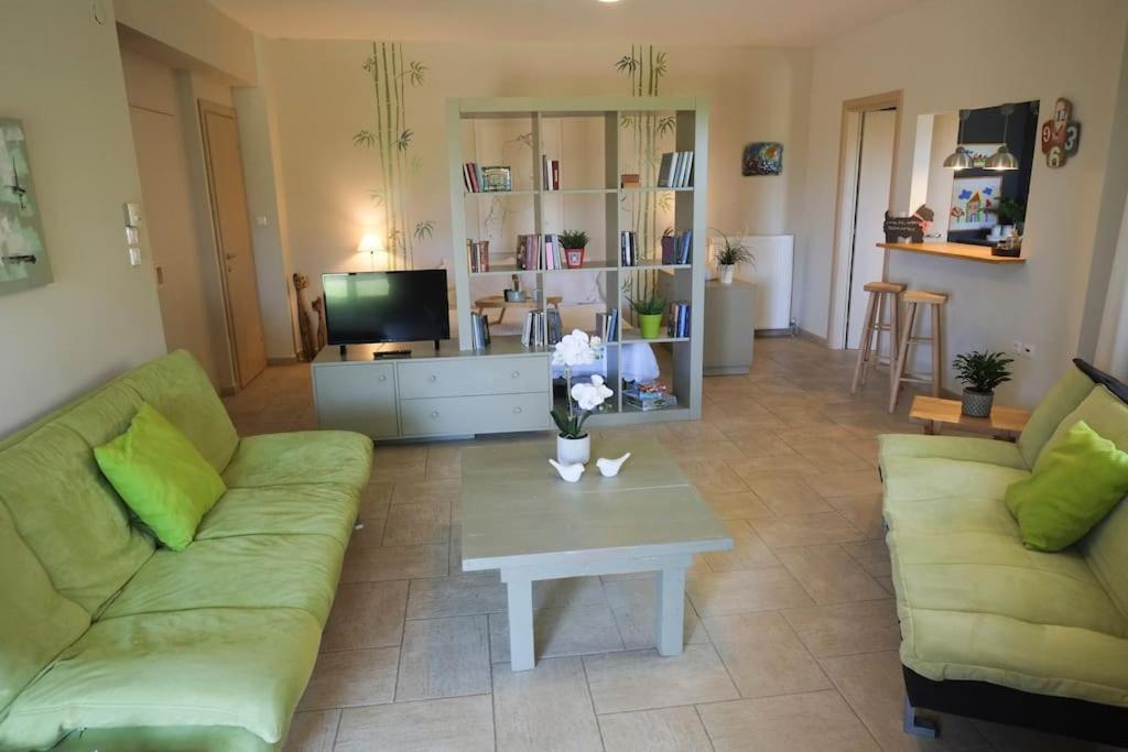 With Garden In Thessaloniki. Appartement
